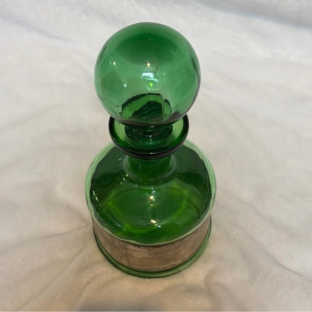 Emerald Green glass decanter & ball stopper 12” - Vintage